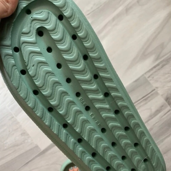 Green Cloud Slides - Picture 3 of 6